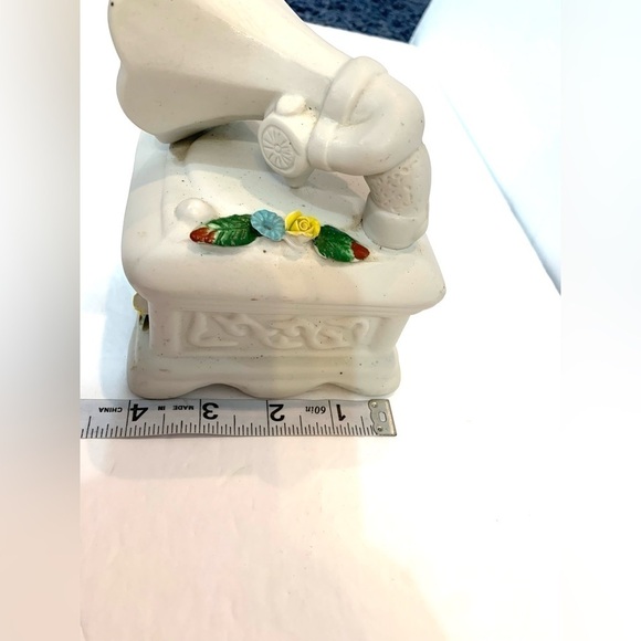 Albert E. Price 1979 Ceramic Phonograph Music Box - Works -some cracks - Picture 3 of 8
